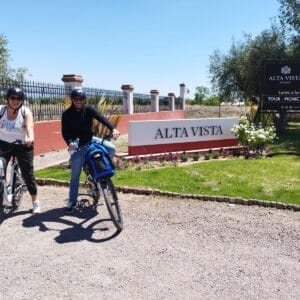 E-bikes por bodegas en Chacras de Coria | Alta Vista | Lauke Tours