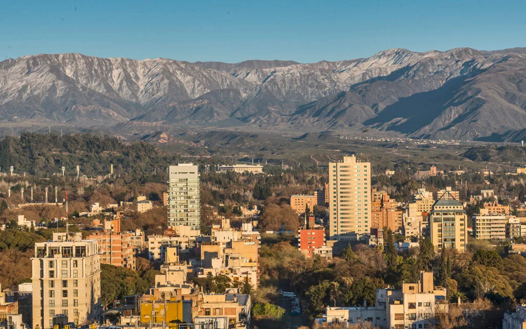 Ciudad, montaña y bodega | Ciudad | - Lauke Tours