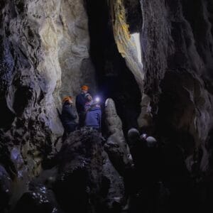 Caverna de las Brujas y Cascada Manqui Malal desde Malargüe