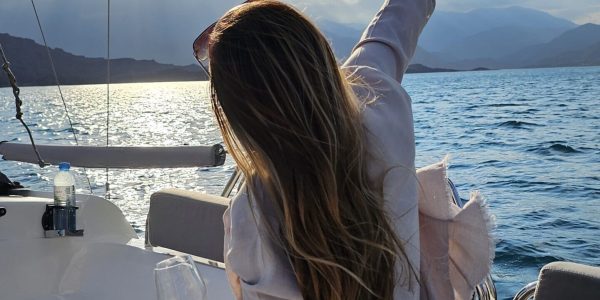 Velero Gourmet en Potrerillos | Pasajera | Lauke Tours